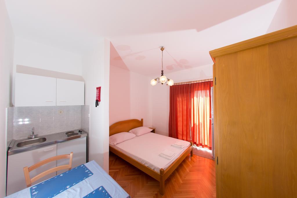 Apartments Ticinovic Omis Phòng bức ảnh